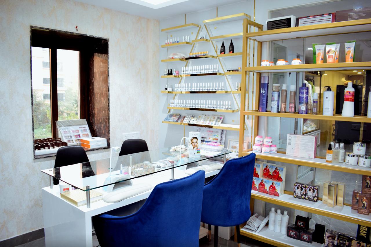 Salon gallery image
